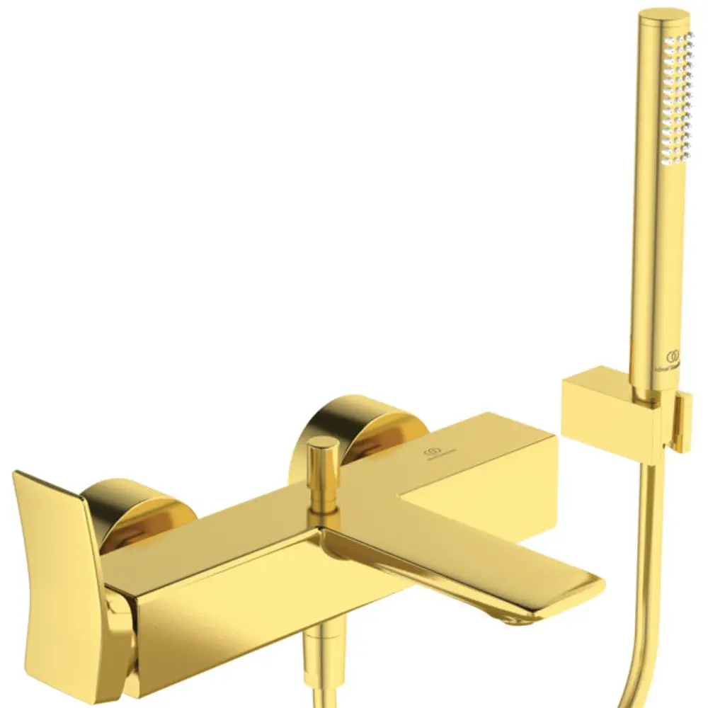 Goldfarbene Badarmatur mit Handbrause, Wandhalter und Schlauch von Ideal Standard. Klare Linien und modernes Design.